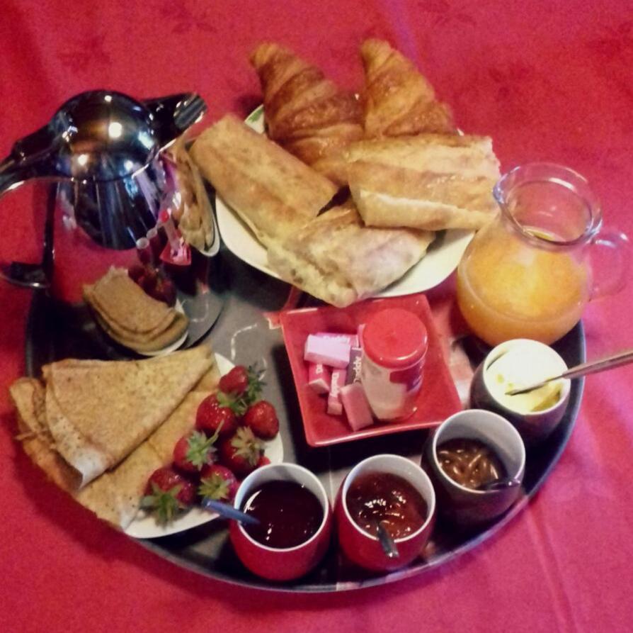 Bed and Breakfast Les Coquelicots à Saint-Urbain  Extérieur photo