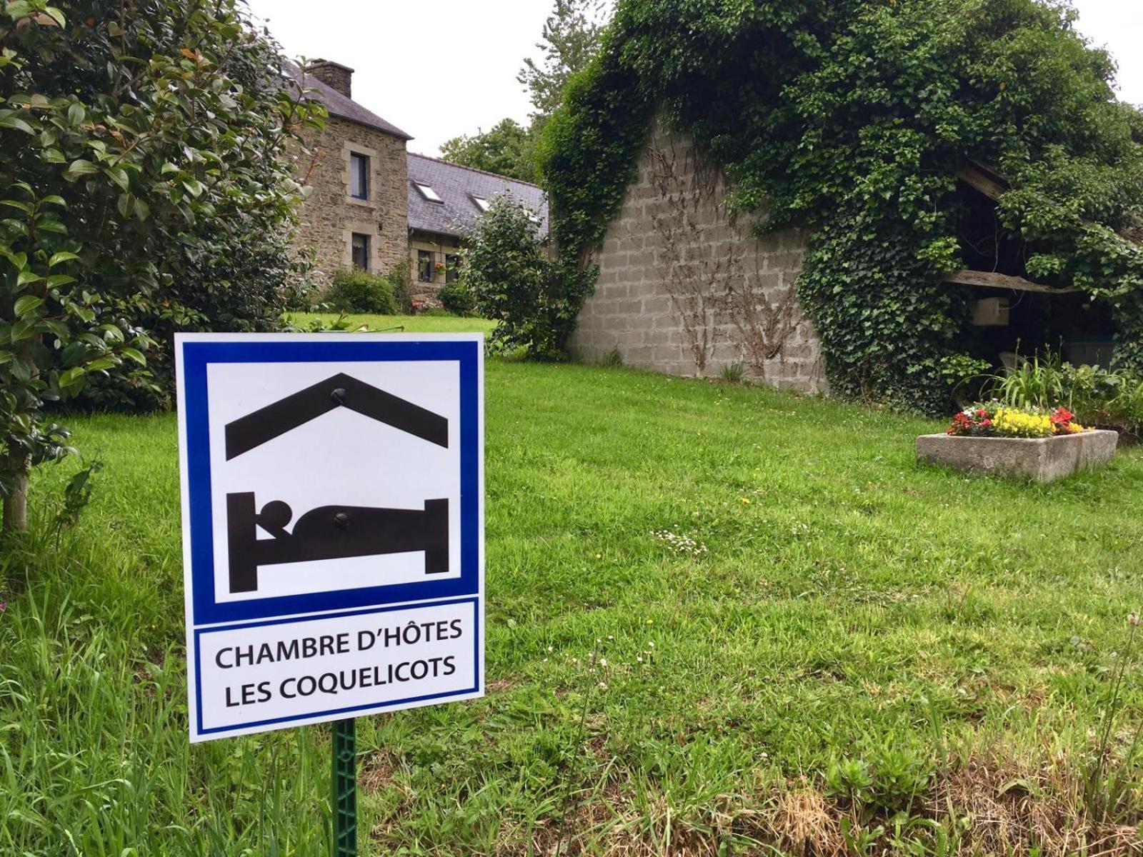 Bed and Breakfast Les Coquelicots à Saint-Urbain  Extérieur photo